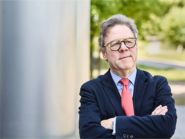 Prof. Thomas Thierau, vielfach ausgezeichneter Top-Anwalt im Baurecht und erfahren in Schiedsgerichtsverfahren