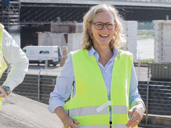 profil-content-birgit-franz-3 Dr. Birgit Franz bei einer Baustellenbegehung
