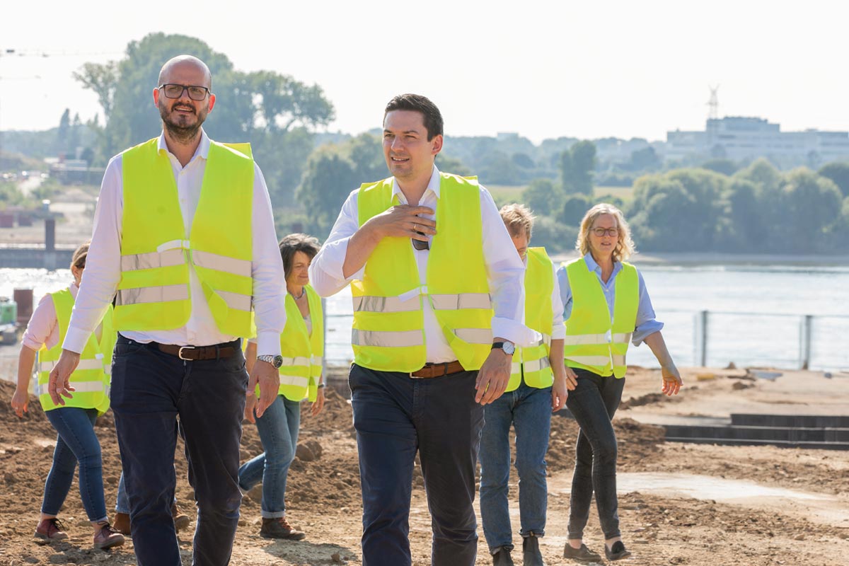 anwaelte-baurecht Anwälte für Baurecht der Kanzlei franz + partner auf einer Baustelle
